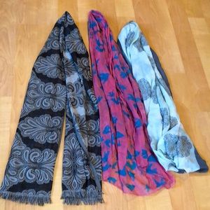 Lot of 3 scarves. Accessory scarves